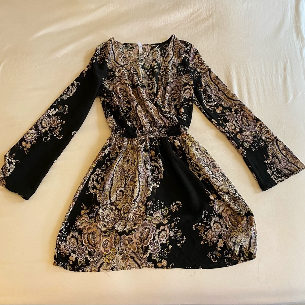 Patterned Long Sleeve V Neck Dress